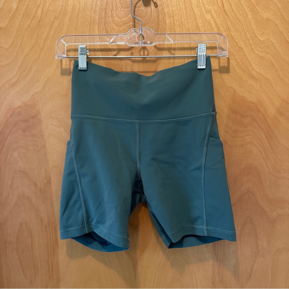 Lululemon Wunder Train High Rise Short w/ Pockets 6”